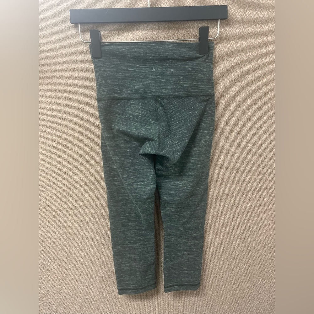 🍀Lululemon Green Align army 🫒Ankle Cropped Leggins, size 4 (EUC)